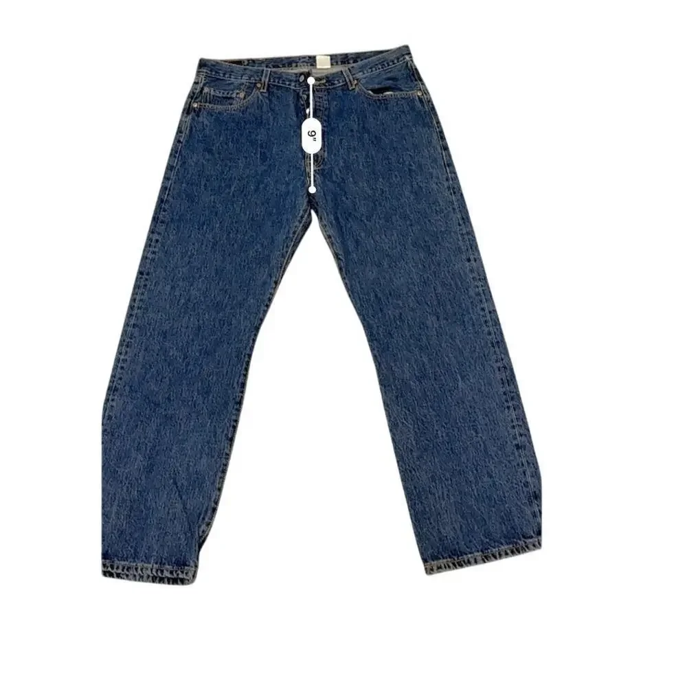 Levis ships from